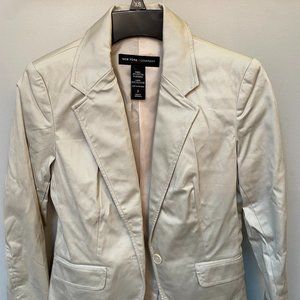 New York & Comapny Cream Blazer - SIze 2 - Great Condition